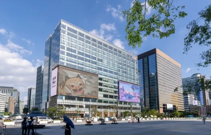 노란 수영복에 섹시한 몸매 어필하는 존예 처자