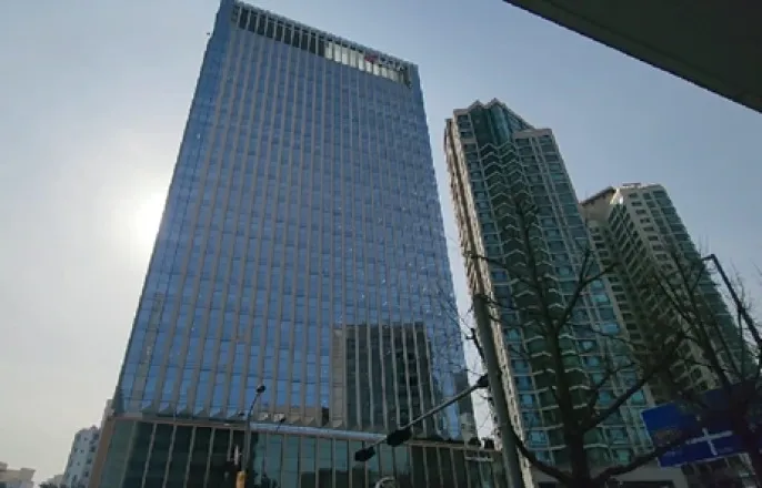 노란 수영복에 섹시한 몸매 어필하는 존예 처자