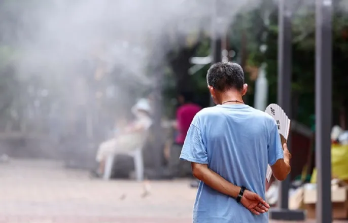 노란 수영복에 섹시한 몸매 어필하는 존예 처자