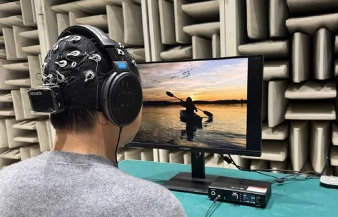 노란 수영복에 섹시한 몸매 어필하는 존예 처자