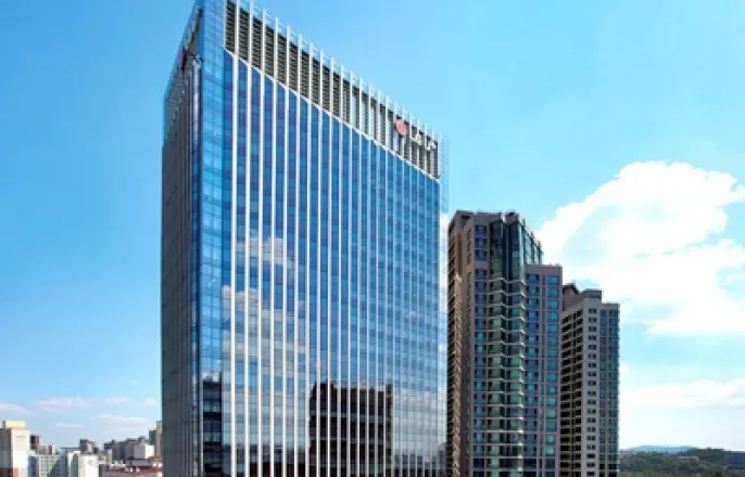 노란 수영복에 섹시한 몸매 어필하는 존예 처자