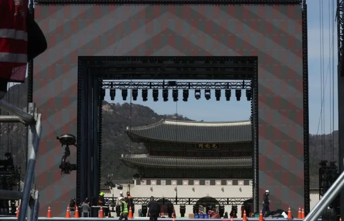 노란 수영복에 섹시한 몸매 어필하는 존예 처자