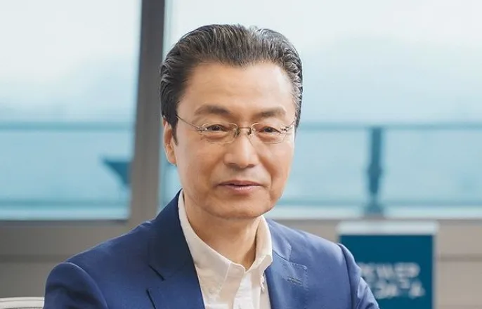 노란 수영복에 섹시한 몸매 어필하는 존예 처자