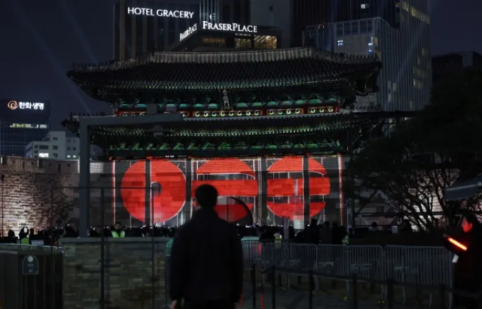 노란 수영복에 섹시한 몸매 어필하는 존예 처자