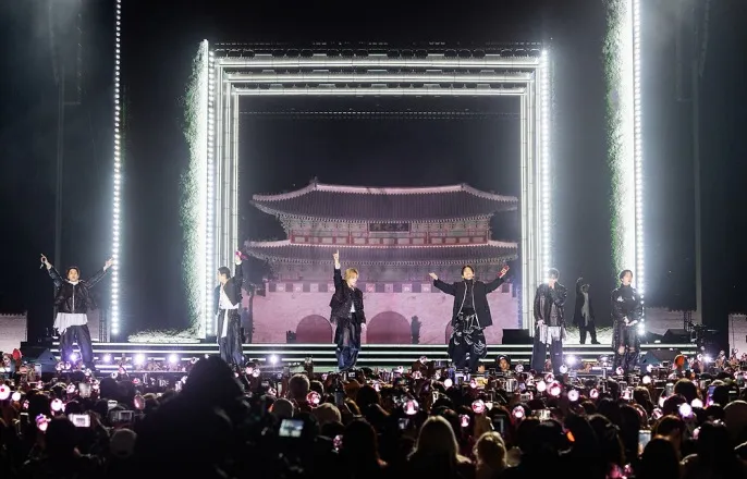 노란 수영복에 섹시한 몸매 어필하는 존예 처자