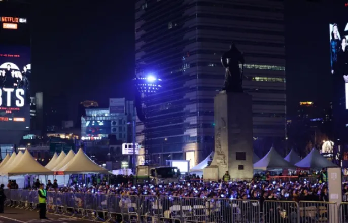 노란 수영복에 섹시한 몸매 어필하는 존예 처자