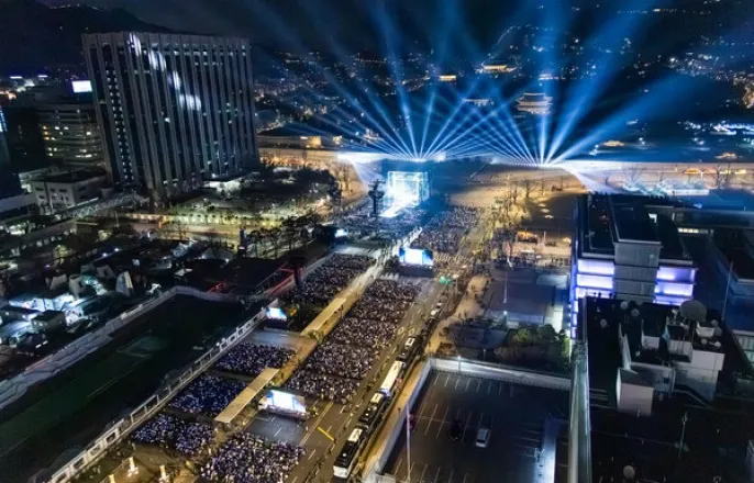 노란 수영복에 섹시한 몸매 어필하는 존예 처자