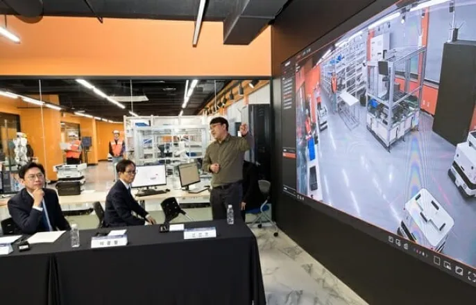 노란 수영복에 섹시한 몸매 어필하는 존예 처자