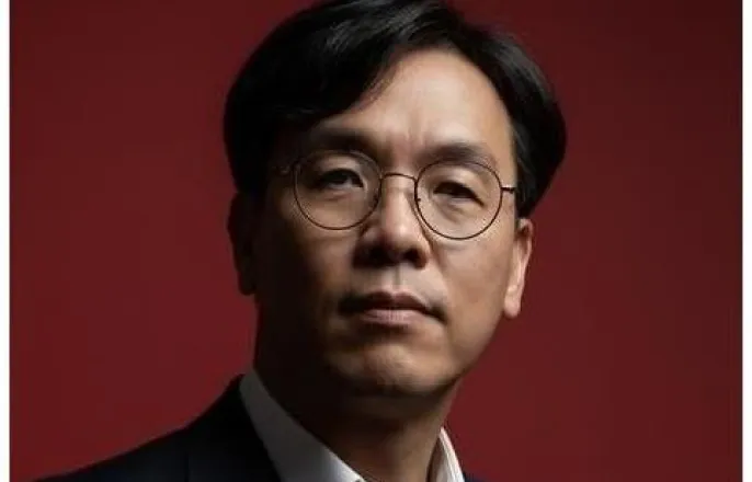 노란 수영복에 섹시한 몸매 어필하는 존예 처자