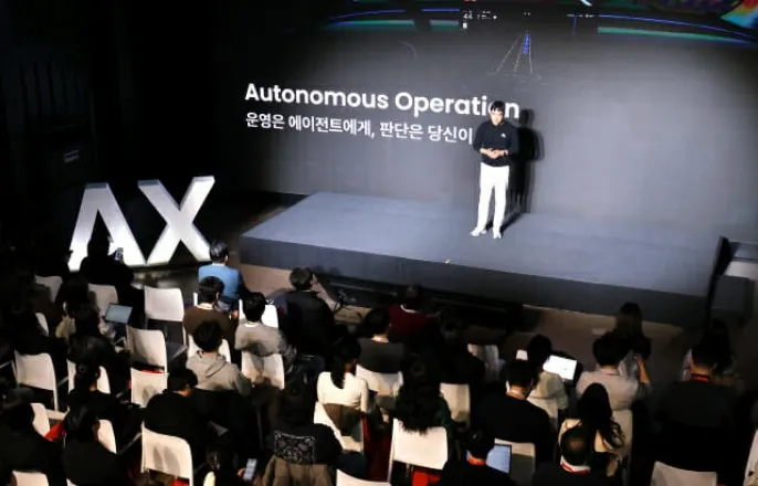 노란 수영복에 섹시한 몸매 어필하는 존예 처자