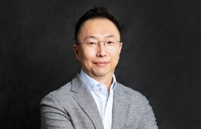 노란 수영복에 섹시한 몸매 어필하는 존예 처자