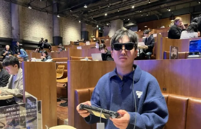 노란 수영복에 섹시한 몸매 어필하는 존예 처자