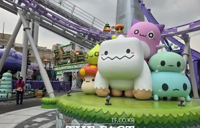 노란 수영복에 섹시한 몸매 어필하는 존예 처자