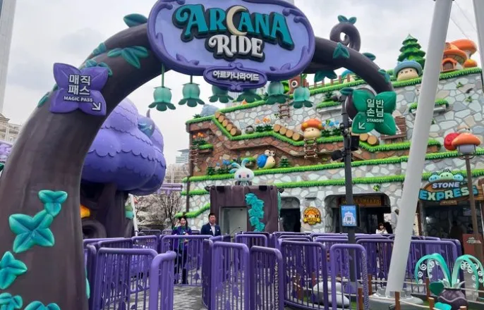 노란 수영복에 섹시한 몸매 어필하는 존예 처자