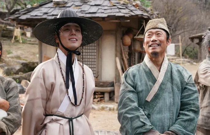 노란 수영복에 섹시한 몸매 어필하는 존예 처자