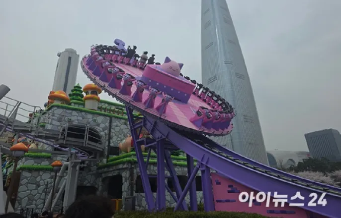 노란 수영복에 섹시한 몸매 어필하는 존예 처자