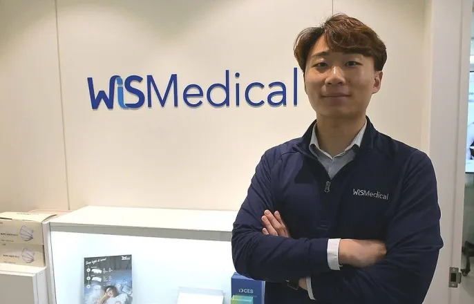 노란 수영복에 섹시한 몸매 어필하는 존예 처자