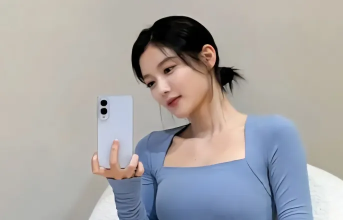 노란 수영복에 섹시한 몸매 어필하는 존예 처자