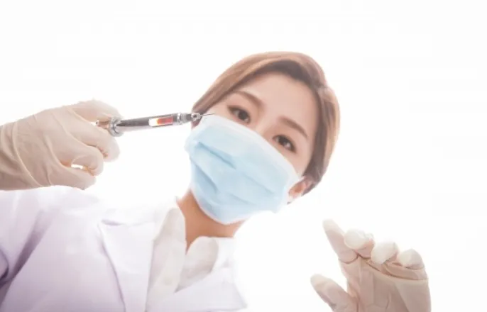 노란 수영복에 섹시한 몸매 어필하는 존예 처자