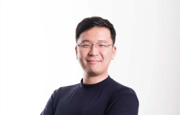 노란 수영복에 섹시한 몸매 어필하는 존예 처자