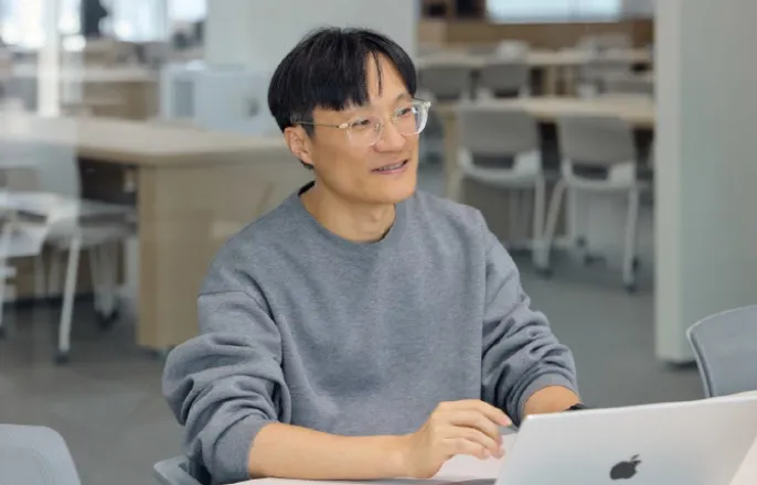 노란 수영복에 섹시한 몸매 어필하는 존예 처자