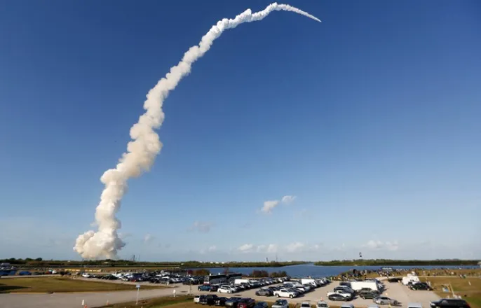 노란 수영복에 섹시한 몸매 어필하는 존예 처자