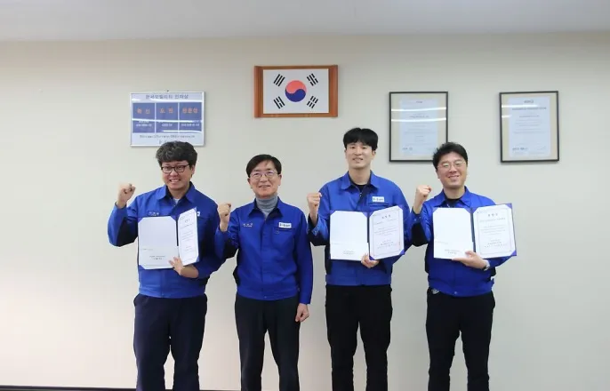 노란 수영복에 섹시한 몸매 어필하는 존예 처자