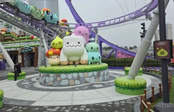 노란 수영복에 섹시한 몸매 어필하는 존예 처자