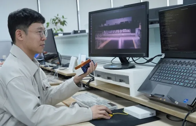 노란 수영복에 섹시한 몸매 어필하는 존예 처자