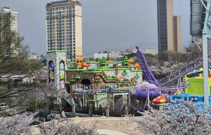 노란 수영복에 섹시한 몸매 어필하는 존예 처자