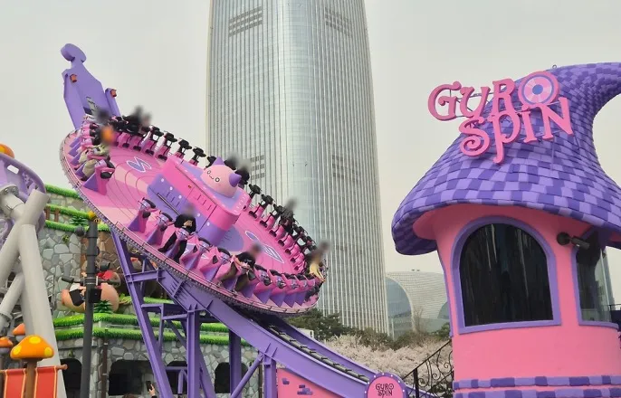 노란 수영복에 섹시한 몸매 어필하는 존예 처자