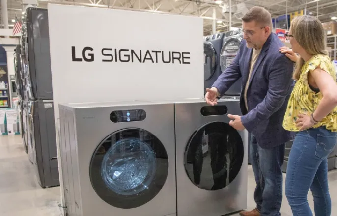 노란 수영복에 섹시한 몸매 어필하는 존예 처자