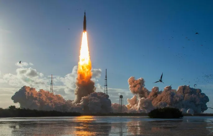 노란 수영복에 섹시한 몸매 어필하는 존예 처자