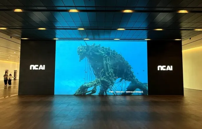 노란 수영복에 섹시한 몸매 어필하는 존예 처자