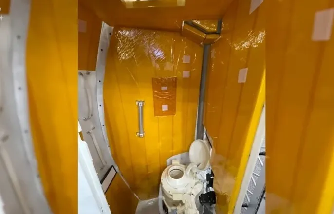 노란 수영복에 섹시한 몸매 어필하는 존예 처자