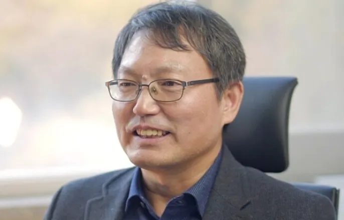 노란 수영복에 섹시한 몸매 어필하는 존예 처자