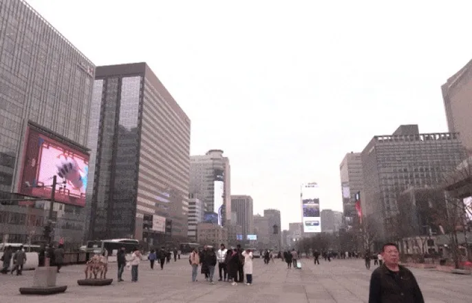 노란 수영복에 섹시한 몸매 어필하는 존예 처자