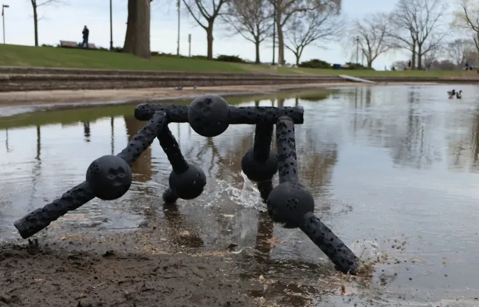 노란 수영복에 섹시한 몸매 어필하는 존예 처자