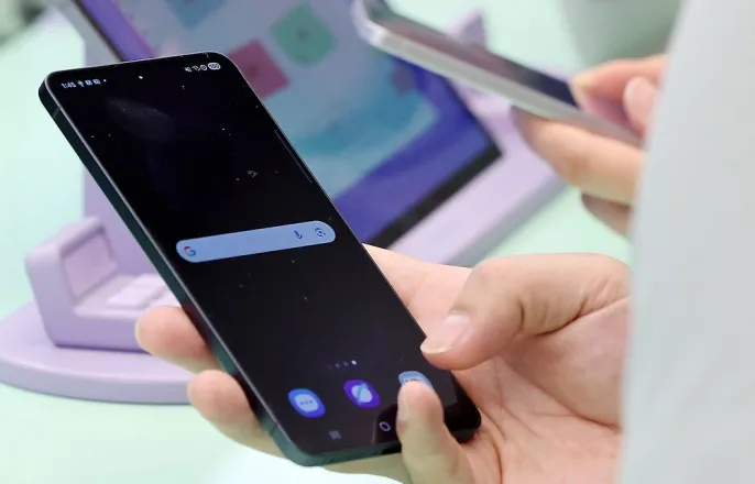 노란 수영복에 섹시한 몸매 어필하는 존예 처자