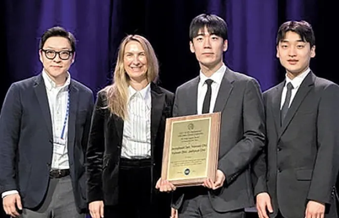 노란 수영복에 섹시한 몸매 어필하는 존예 처자