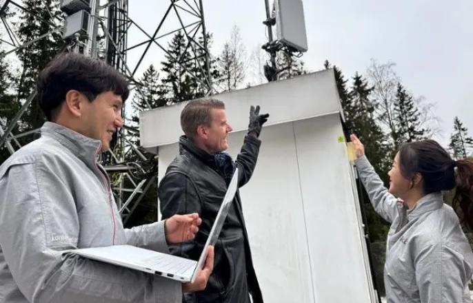 노란 수영복에 섹시한 몸매 어필하는 존예 처자