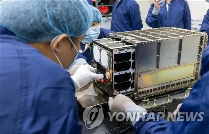 노란 수영복에 섹시한 몸매 어필하는 존예 처자