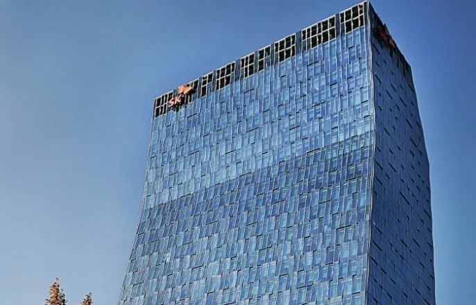 노란 수영복에 섹시한 몸매 어필하는 존예 처자