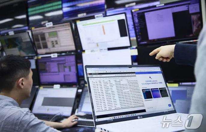 노란 수영복에 섹시한 몸매 어필하는 존예 처자