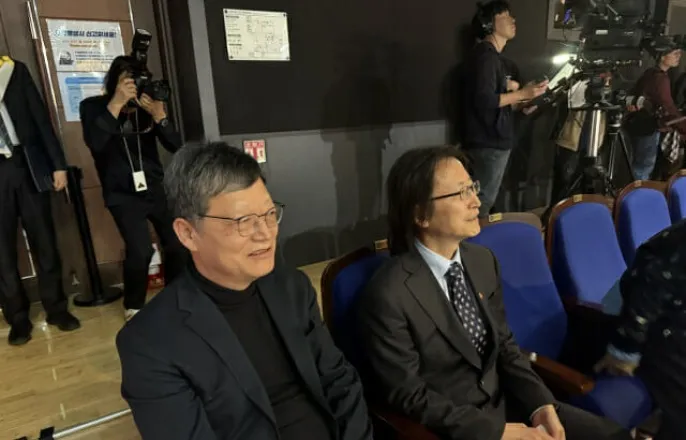 노란 수영복에 섹시한 몸매 어필하는 존예 처자