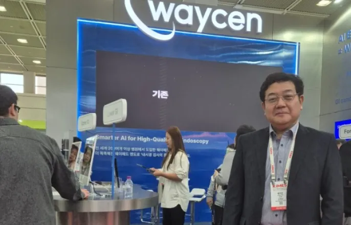 노란 수영복에 섹시한 몸매 어필하는 존예 처자