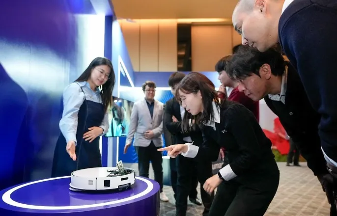 노란 수영복에 섹시한 몸매 어필하는 존예 처자