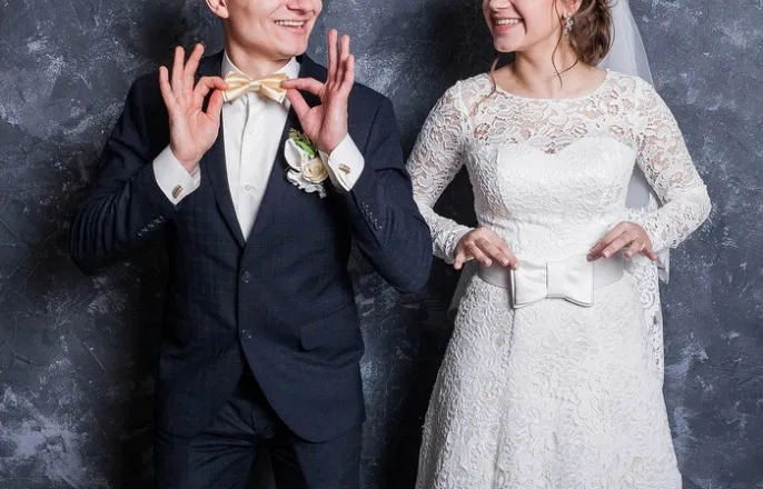 노란 수영복에 섹시한 몸매 어필하는 존예 처자