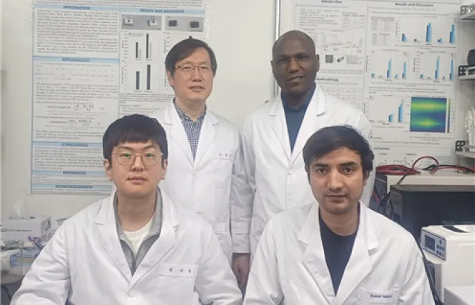 노란 수영복에 섹시한 몸매 어필하는 존예 처자