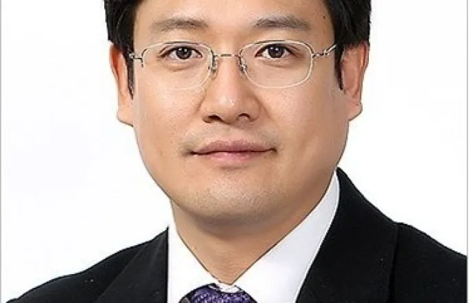 노란 수영복에 섹시한 몸매 어필하는 존예 처자
